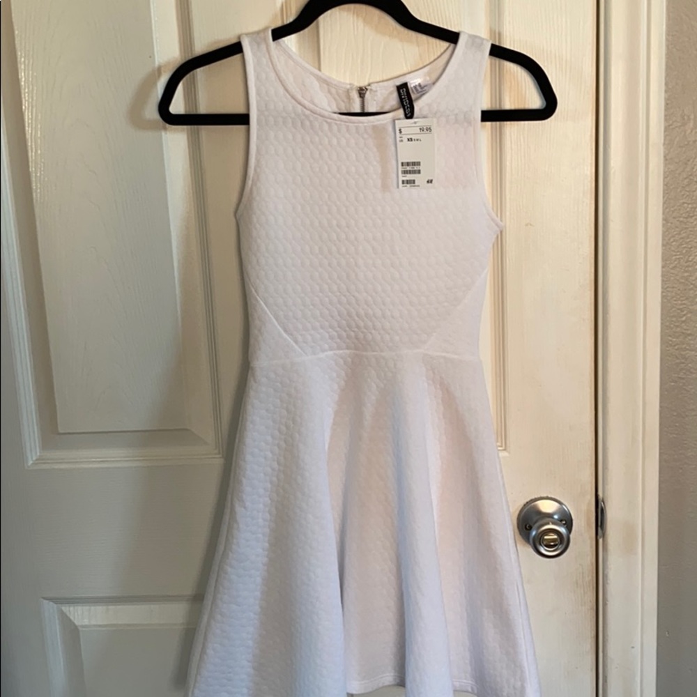 H&M’s white dress